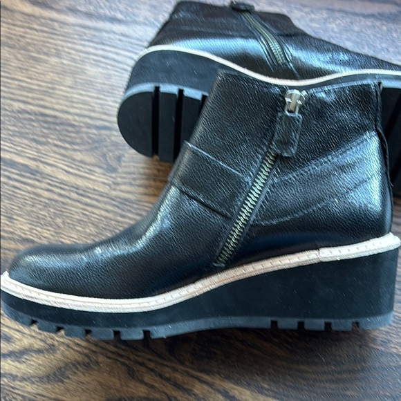 New Eileen Fisher Black Ankle Boots with Velcro Strap - Picture 2 of 5